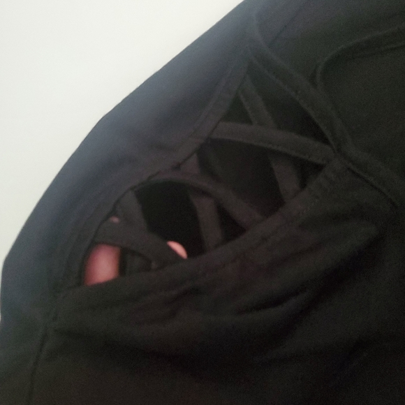 4/$10 Bundle & Save Gapfit Cooldry Tshirt - Picture 3 of 3